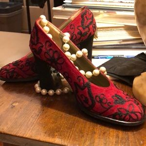 🎉Host Pick!🎉 Crimson and Black Suede YSL pumps